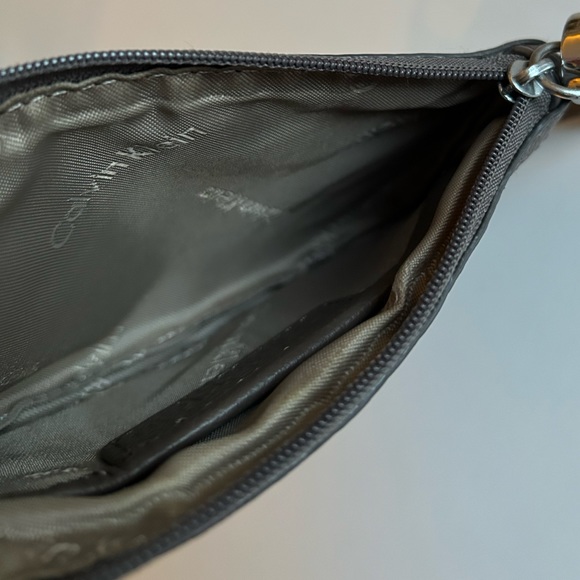 Calvin Klein Wristlet ✨ - Picture 8 of 13